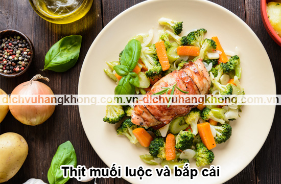 thit-muoi-luoc-va-bap-cai-Boiled-bacon-and-cabbage