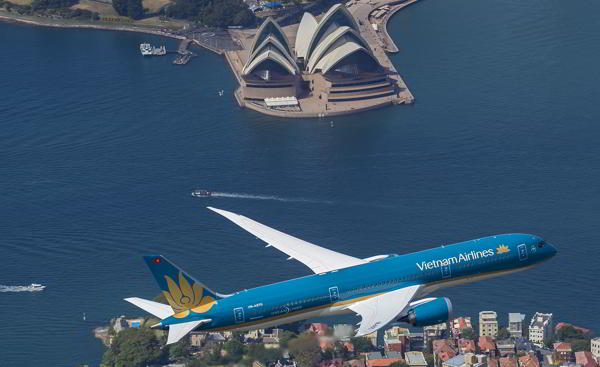 Máy bay Vietnam Airlines bay trên bầu trời Sydney