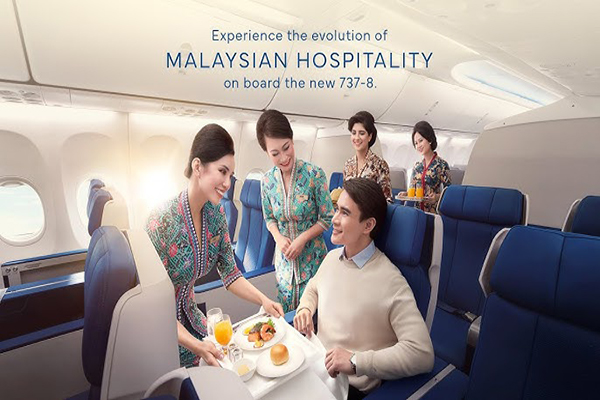 phục vụ suất ăn trên máy bay Malaysia-Airlines