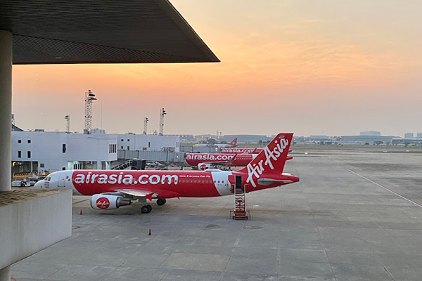 Máy bay Air Asia tại sân bay sân bay Don Mueang (DMK)